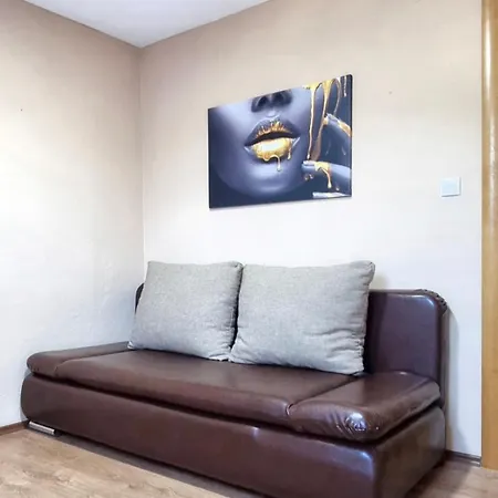 Avram Apartamento Kotor Varos